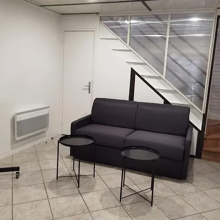 Holiday home Maisonnette Entiere 2 Pieces, 30 Mn Roissy, 30 Mn